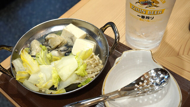 新橋「やきとん まこちゃん ガード下」 山手線のドアが開けば、そこはもう酒場 Syupo [シュポ]