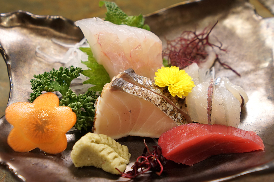 益田『寿し処みのり』鮮魚卸も行う鮮度ヨシの老舗寿司。お昼から地酒・宗味で一献。