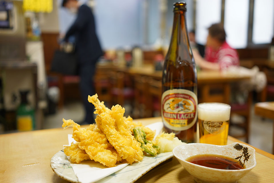 田端『動坂食堂』アナゴ天と苦味の麒麟ラガーで過ごす、70年食堂