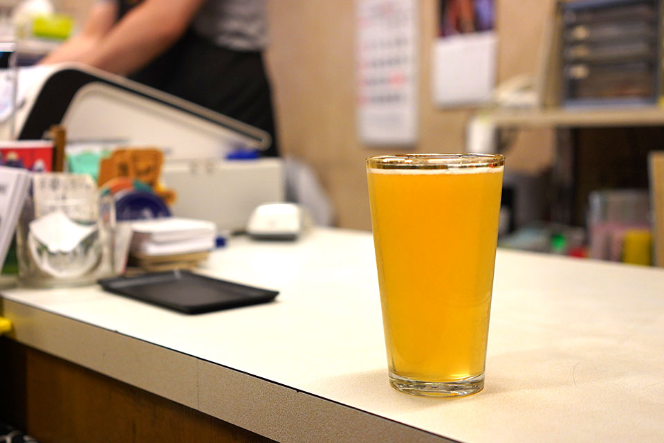 府中『ビアハウスケン』ビール専門の酒販店で樽詰ビールを味わう