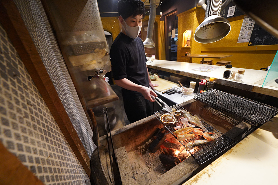 鳥取「あぶり屋」昭和16年創業の魚卸直営、炭火で炙る地魚に舌鼓