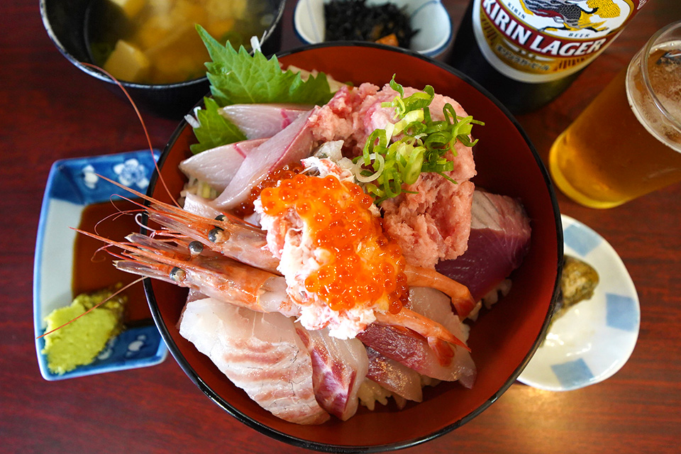 福井『喜多亭』朝酒は卸売市場で！超豪快、丼ぶりの8割刺身の海鮮丼