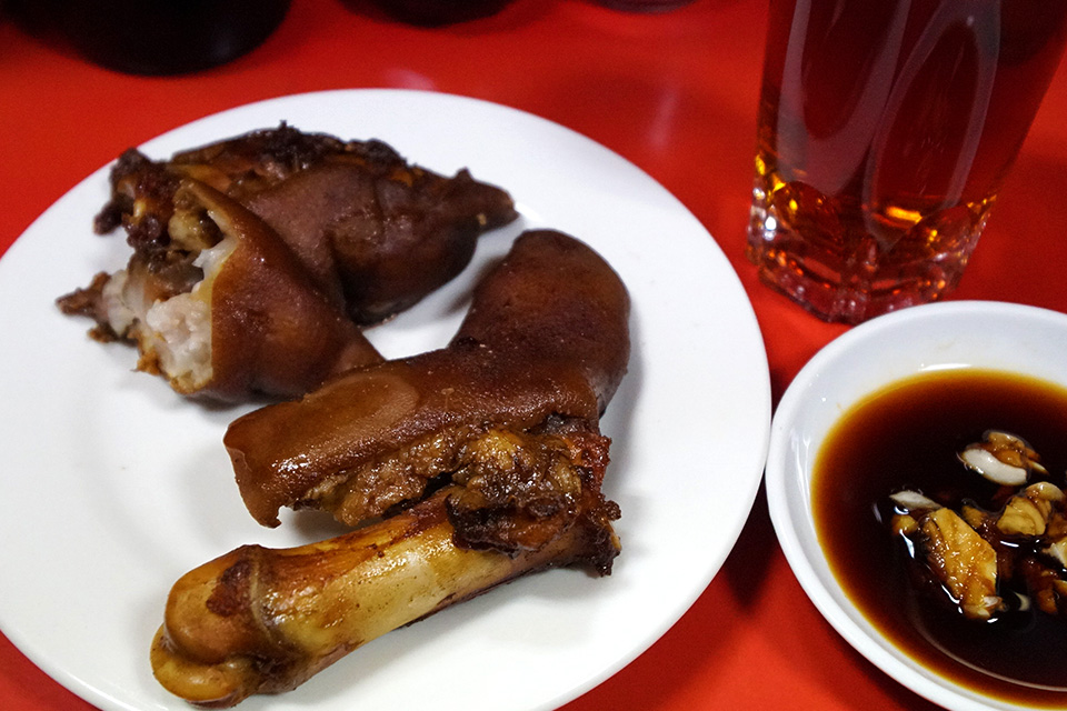 西荻窪『珍味亭』西荻がもっと好きになる。豚足、豚尾に台湾紹興酒