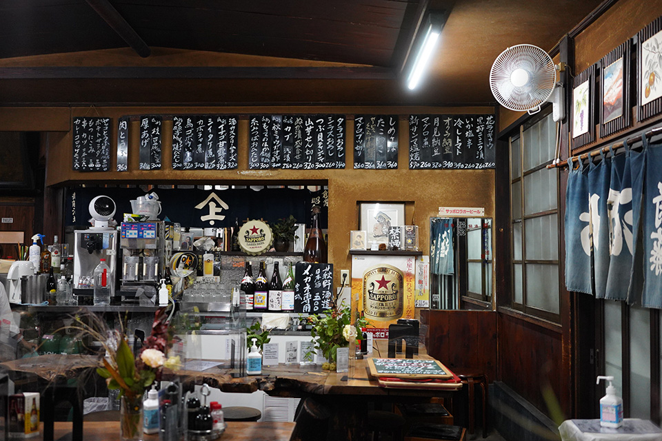 十条『斎藤酒場』築100年の酒場遺産。歴史と人情で燗酒220円が進む