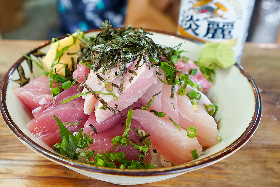 旭橋(那覇)『ふくむら』近海生マグロ食べ比べ！30余年続く海鮮丼の名店