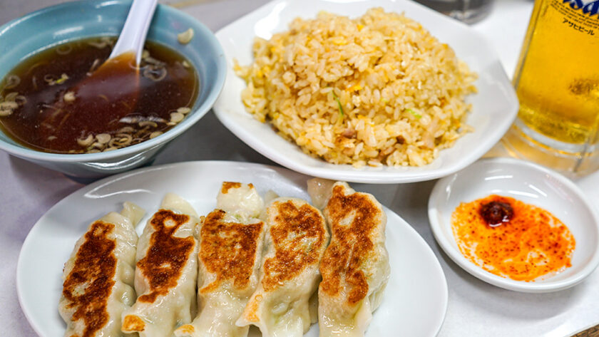 上野 珍々軒 パラパラ炒飯にしっとり餃子 ガード下でビールが進む Syupo シュポ