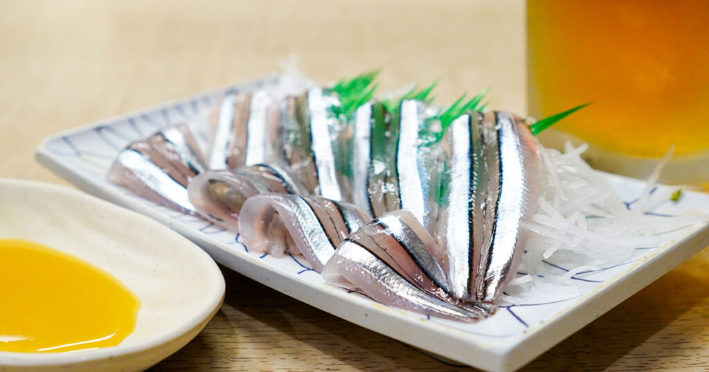 長崎『あじ盛』朝から飲める！70年続く魚河岸の食堂で刺身と焼き飯を