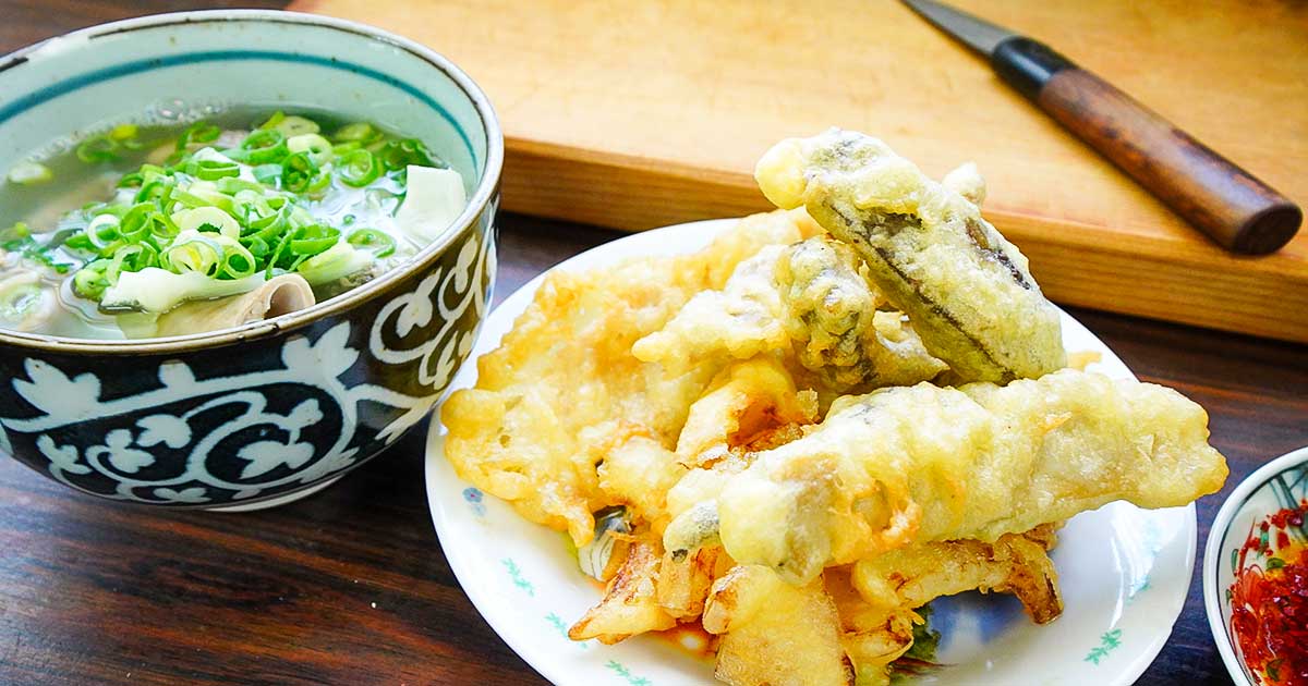 広島『みやさん食堂』土地の味でお昼酒！ホルモン天ぷらとでんがく