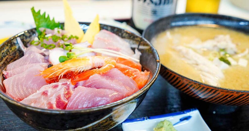 長崎魚市場『水産食堂』1947年創業、港の職域食堂で地魚たっぷりの海鮮丼