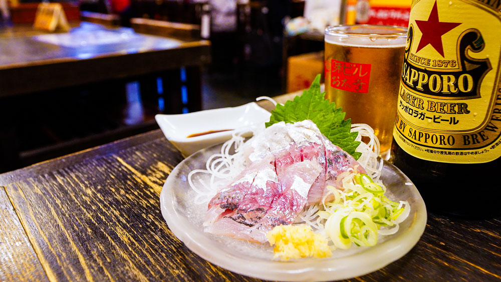 衣笠『お太幸 衣笠店』仲通り商店街を代表する大箱の老舗酒場。名物は角煮カレー