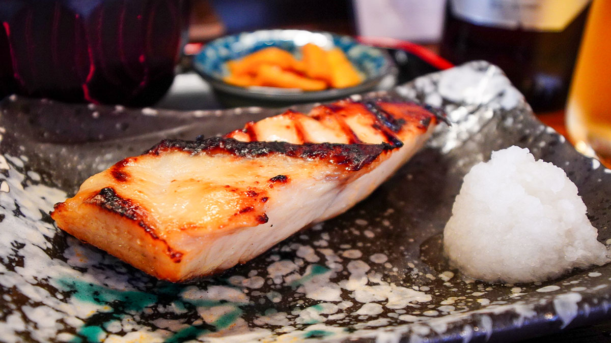 仙台『七郷屋』飲酒可！70年以上親しまれてきた、仙台駅前の焼魚専門店