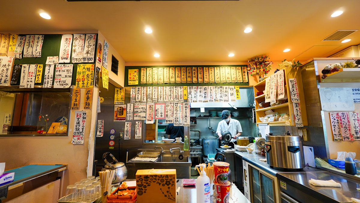 豊洲市場『やじ満』 市場のプロが愛する町中華で、朝から名物焼売で赤星を