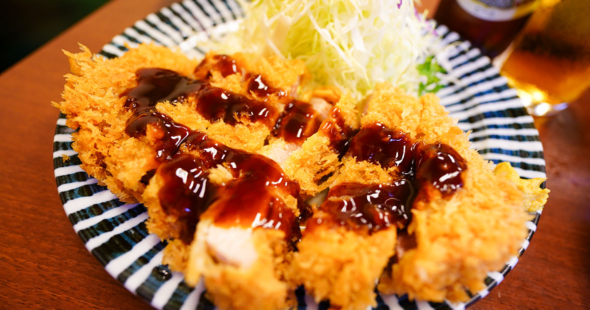 池袋『清水屋』駅前に残る奇跡の個人店。ザクザクで分厚いジューシーとんかつ肴に昼飲みを