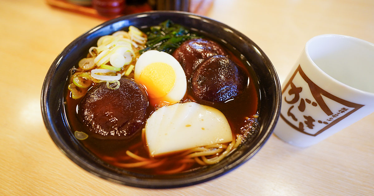 茅場町『がんぎ 新川一丁目店』昼は立ち食い蕎麦 夜は呑める路麺！鯨・椎茸蕎麦で麒麟山
