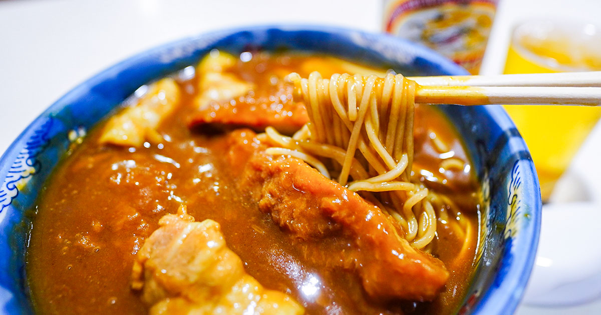 飯田橋『翁庵』140年続く神楽坂の名店！名物を進化させた究極のかつカレー南ばん蕎麦