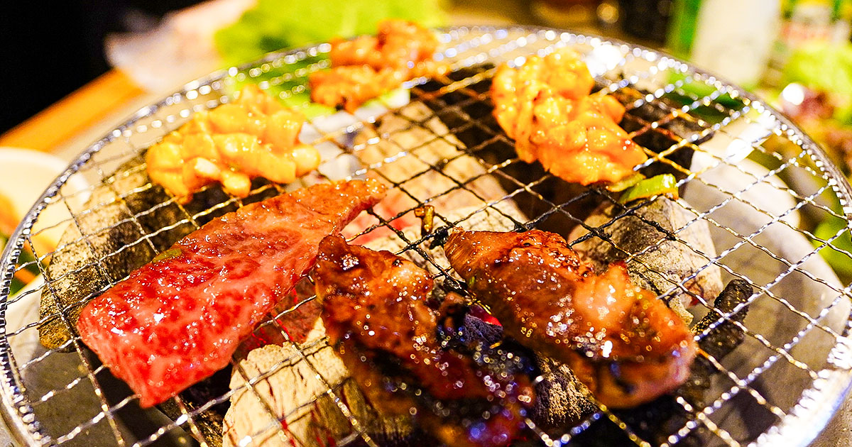 新宿三丁目『長春館』東京“最古級”の炭火焼肉！絶品上ミノを肴に週末は昼飲みも