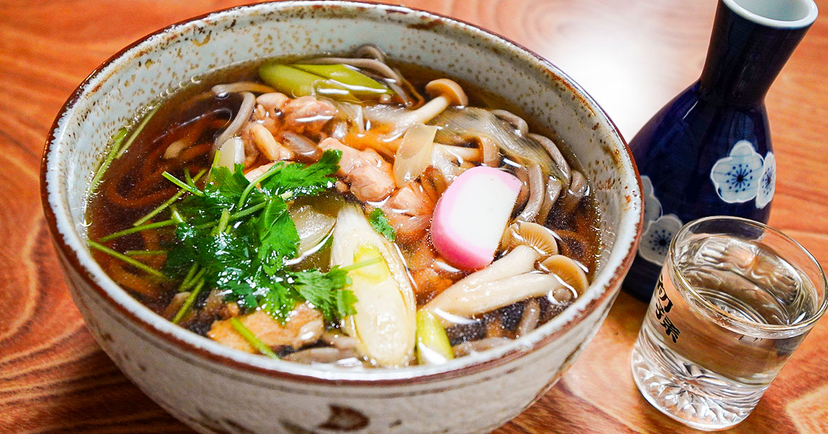 山形『なかの』昭和45年創業 絶品鶏そばと芋煮で地酒が進む!名物女将の蕎麦居酒屋