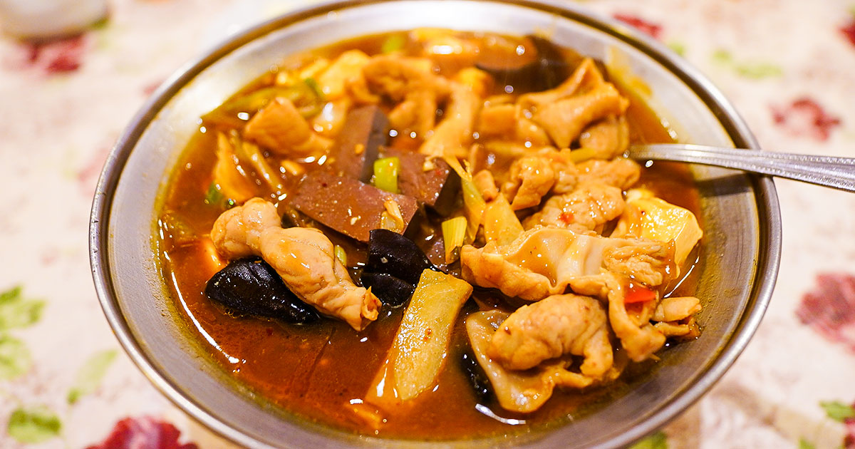 新宿『皇品』歌舞伎町の奥深くにディープ台湾があった！本場の辛口煮込みで台湾紹興酒