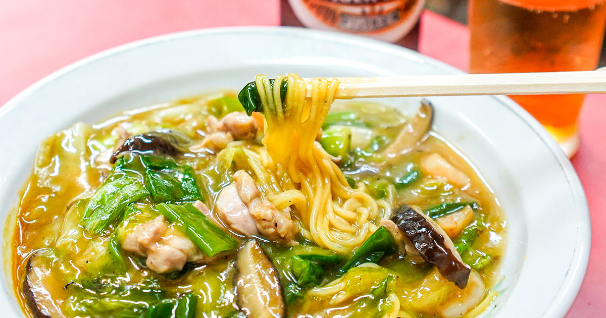 京都・新京極『龍鳳』路地裏で味わう正統派の京都中華!名物カラシソバと玉子春巻きで昼飲み進む