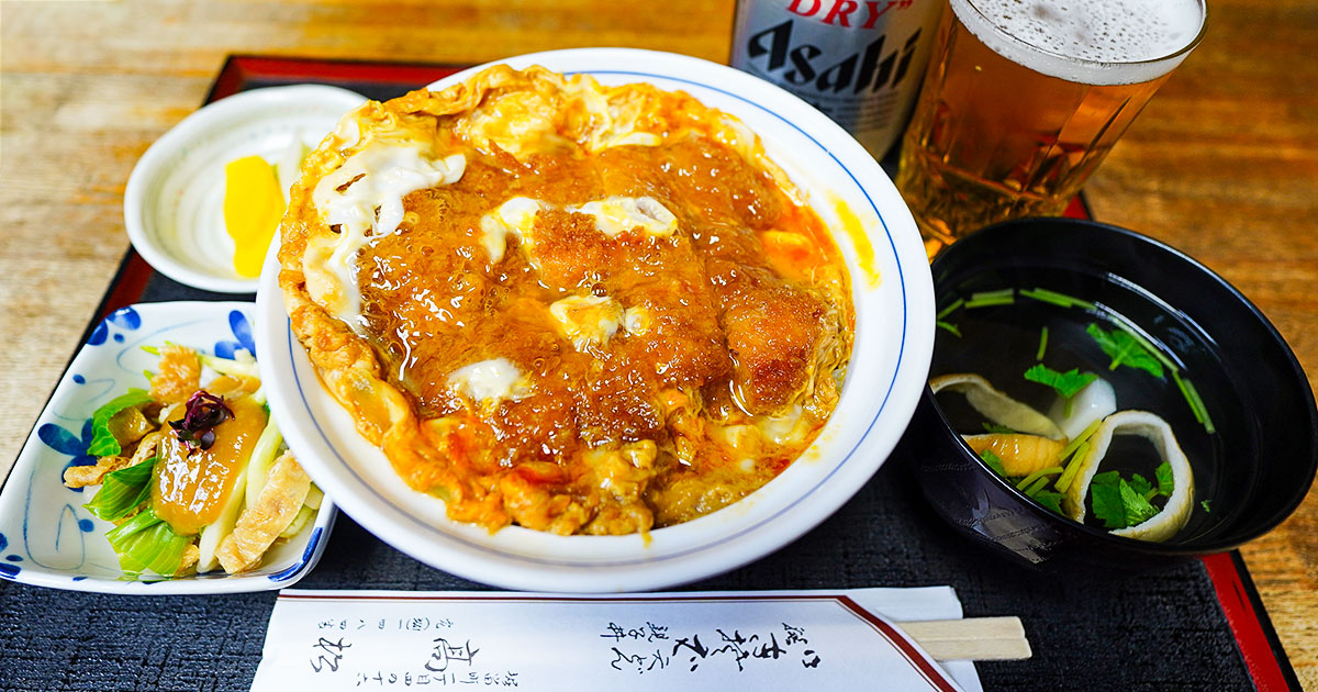 日本橋『おそば高松』3代続く100年蕎麦!特製タレの名物半熟カツ丼は下町らしい濃厚な味