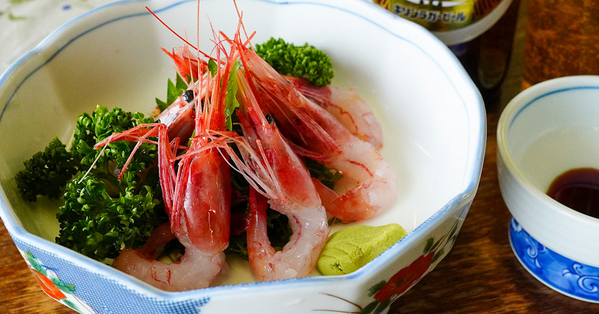 上越・名立『食堂 徳市』創業50年の絶景食堂！朝から南蛮海老とタラ汁つまみにお酒を飲む