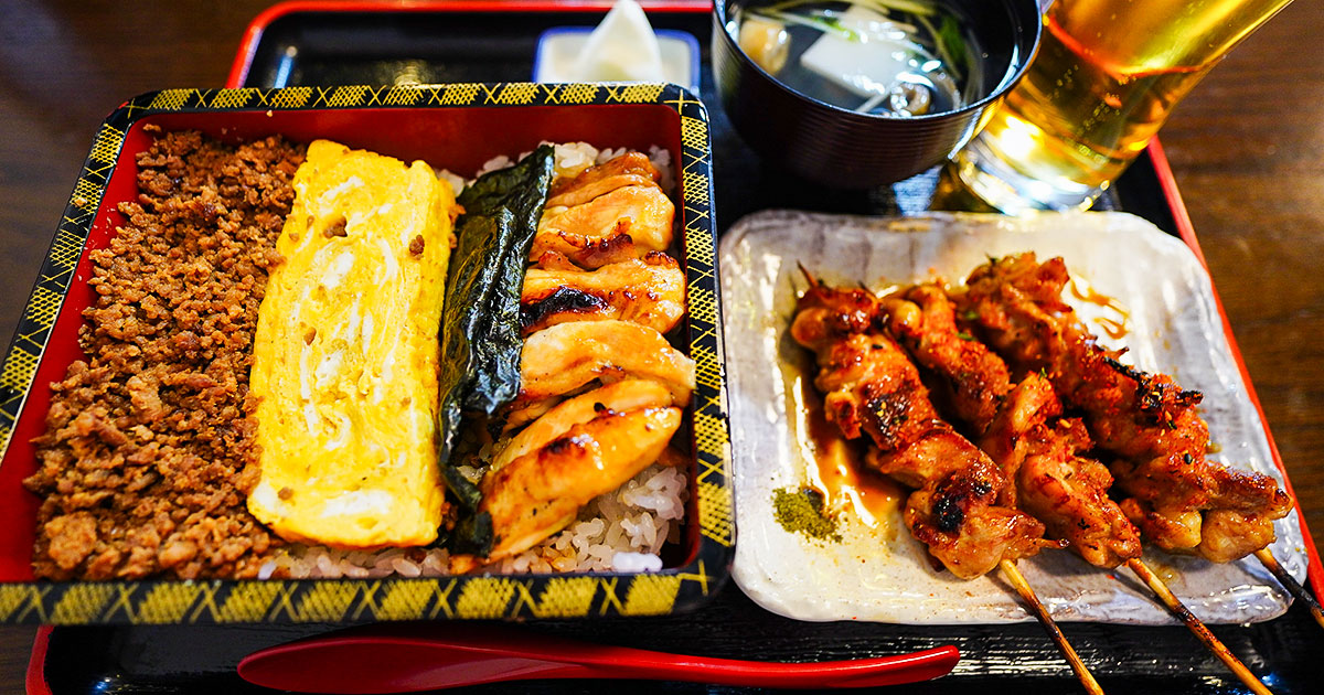 亀戸『鳥長』創業70年、鰻と鳥料理の老舗で「きじ焼」肴に飲む!門前町で楽しむ大人の昼酒