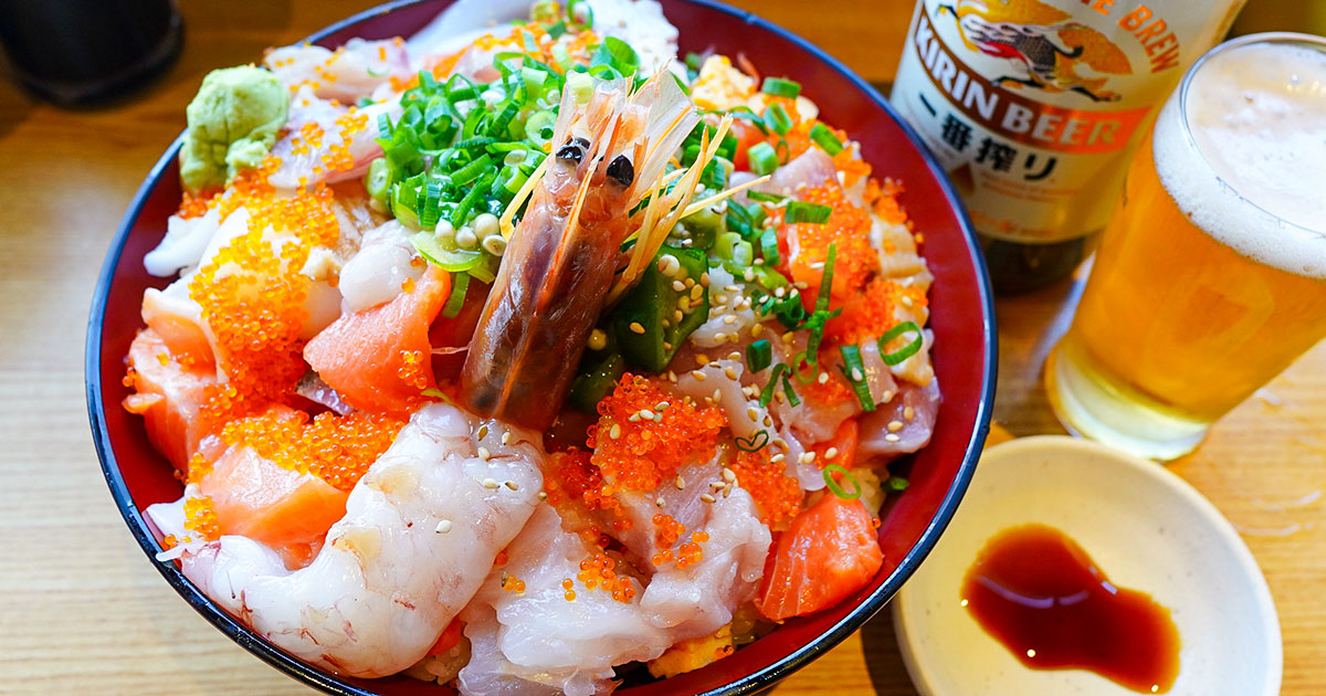 西大島・砂町銀座『鮨処 海幸』酢飯が見えない！鮮魚店直営「ばらちらし」の盛りに圧倒 これはビール必須