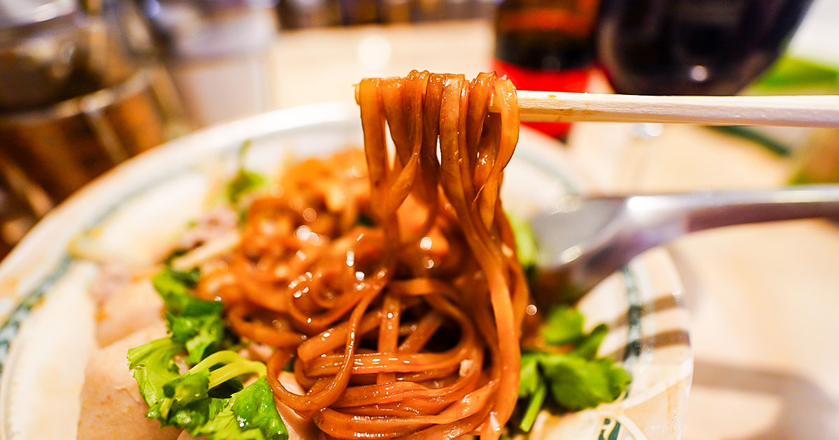 錦糸町『タイランドショップ』私以外全員タイ語で会話!? 40年続くタイ食材店のテーブルで昼飲み