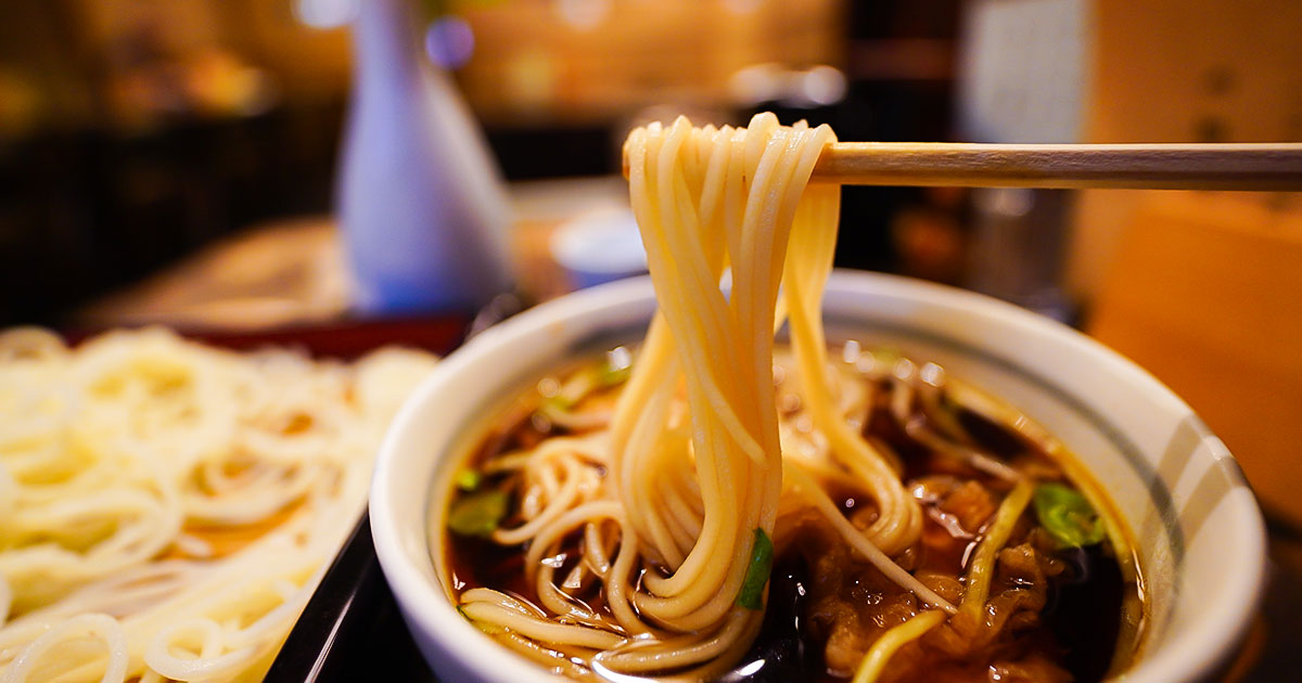 日本橋『室町砂場』明治2年創業 天ざる蕎麦発祥の名店！海老と小柱かき揚げ浸かる濃いつゆが極上