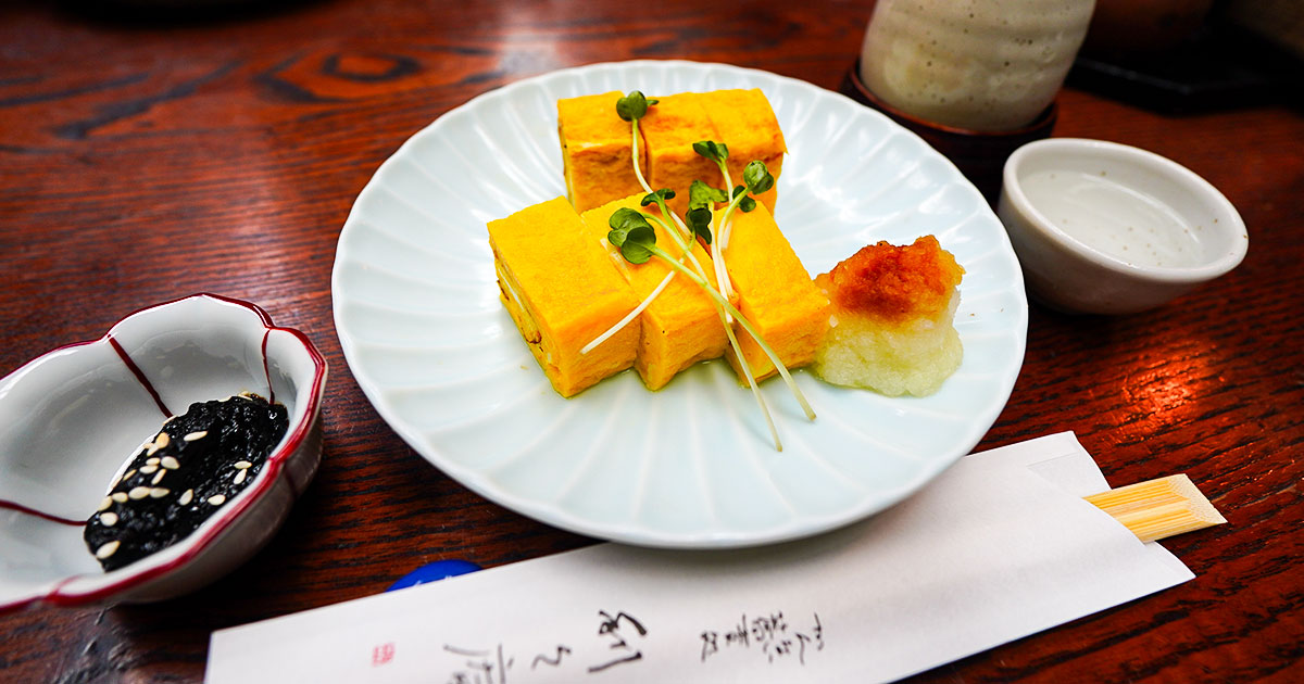 関内『利久庵』再開発により2026年3月末で閉店。絶品卵焼きと菊正宗で名残惜しい蕎麦前を