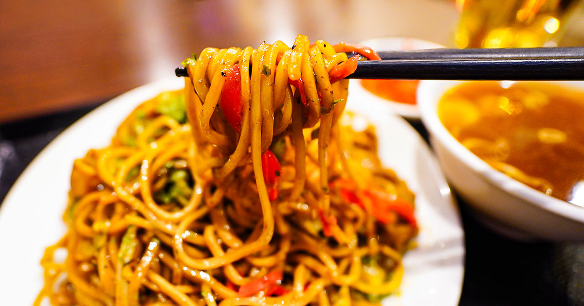 人形町『あづま軒』昭和23年創業 家族経営の大衆中華！コシのある自家製麺のソース焼きそばが絶品