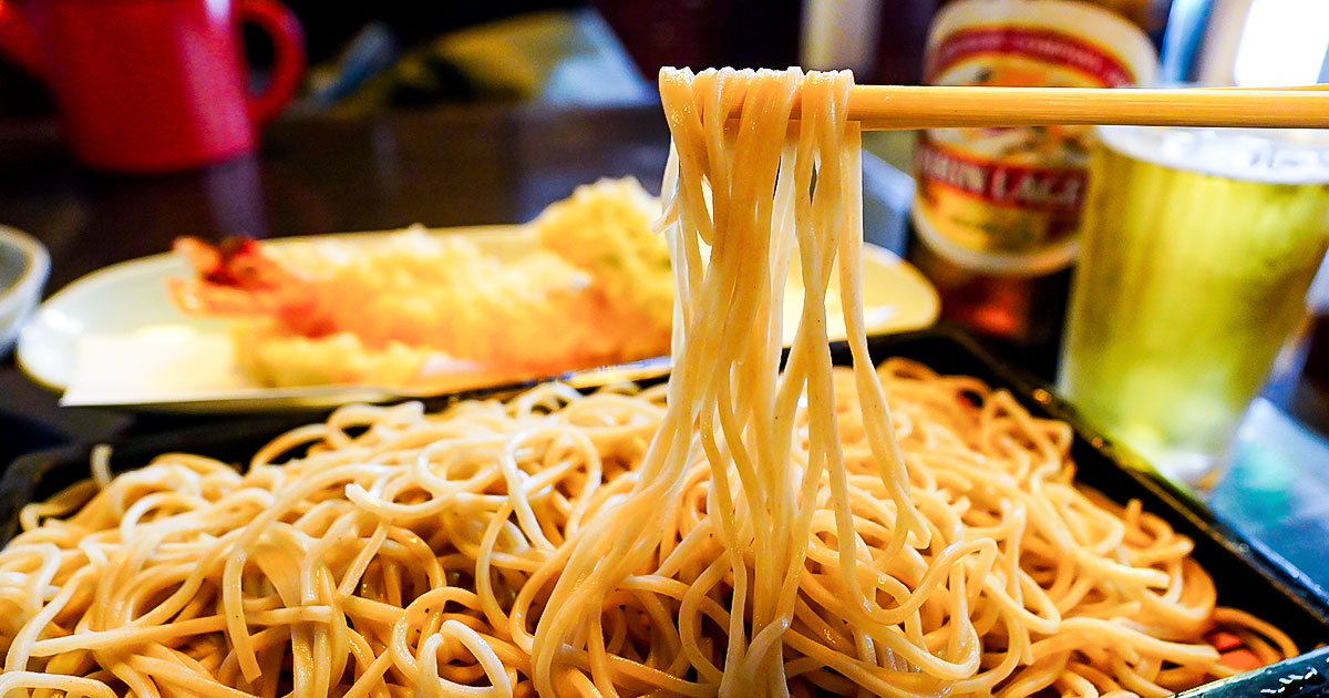 乃木坂『長寿庵』創業75年！芸能関係者も通う老舗の天ざる蕎麦は昼飲みに丁度いい