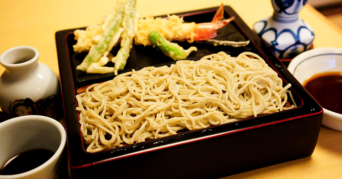 荻窪『本むら庵』で至福の蕎麦前!100年続く名店の天せいろと剣菱樽酒に酔いしれる