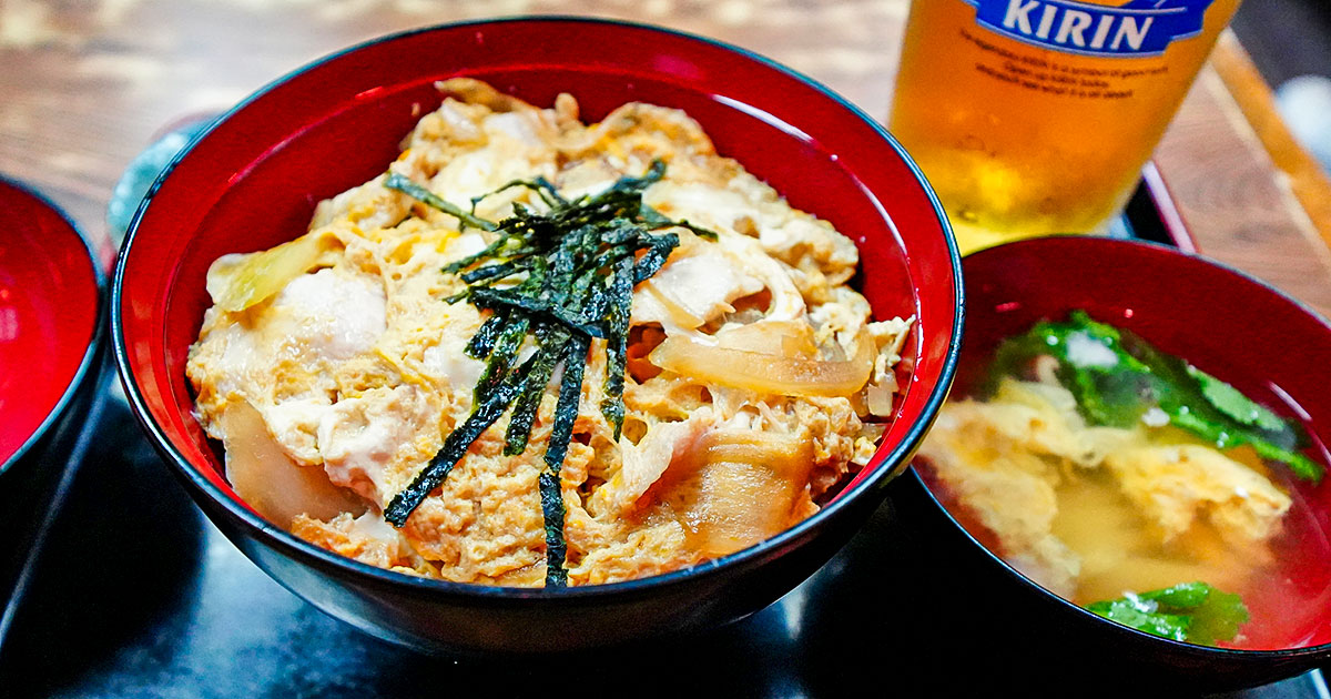 大塚『手打ち蕎麦 小倉庵』花街で1960年創業！出汁香る上親子丼と名物の桜海老天で飲む