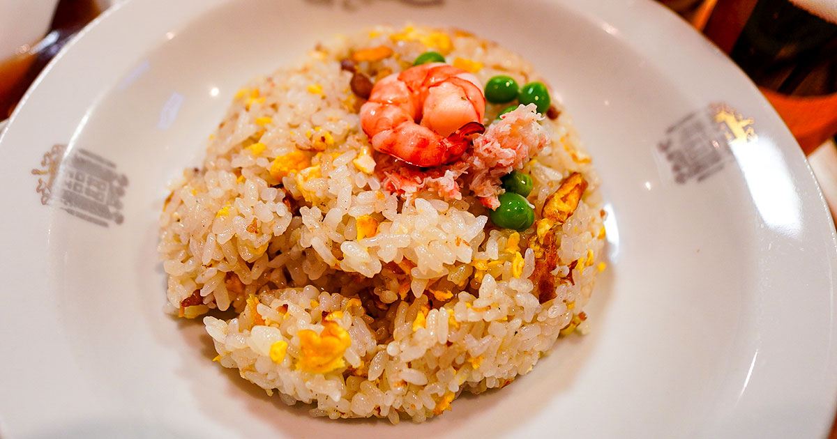 人形町『生駒軒』歴史ある町中華で乾杯！名物チャーハンとクラシックラガーを味わう