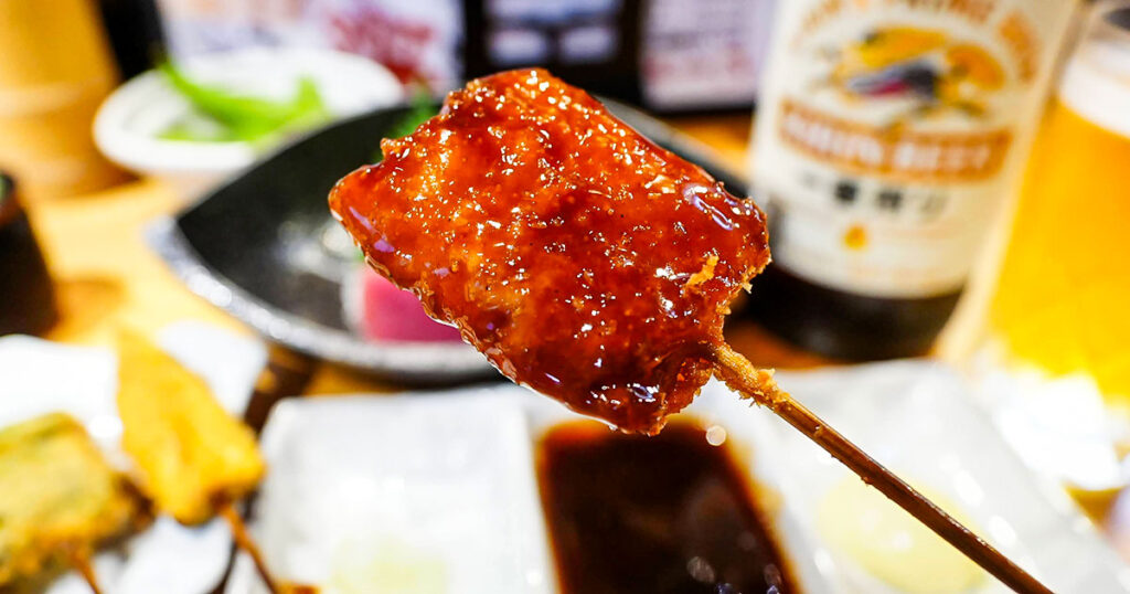 綾瀬『串のこたに』創業55年の老舗なのに激安!サワー1杯138円を片手に名物串かつやマグロを満喫