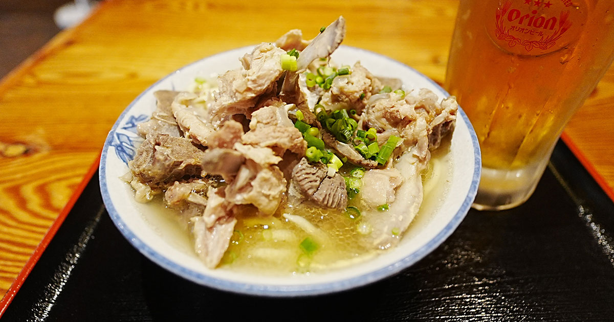 湯島『みやら製麺』自家製八重山そばが人気沖縄料理店!骨だらけの「だし骨そば」とオリオンは相性抜群