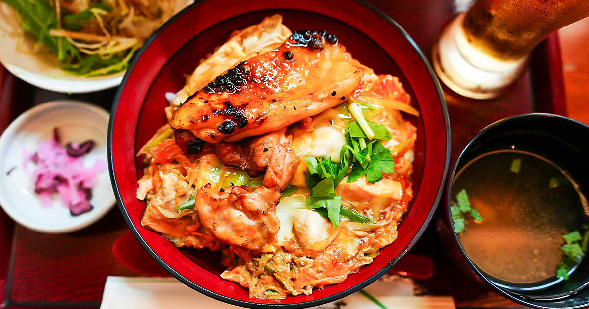 浅草『鶏よし』雷門通りにある鶏専門店の「炭火焼鳥&親子丼」で昼飲みを