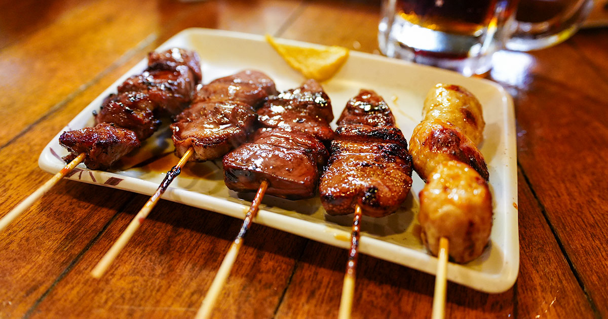 恵比寿『たつや 駅前店』祝50周年!朝8時から三冷黒ホッピーで乾杯!昭和の活気を残すもつ焼き酒場